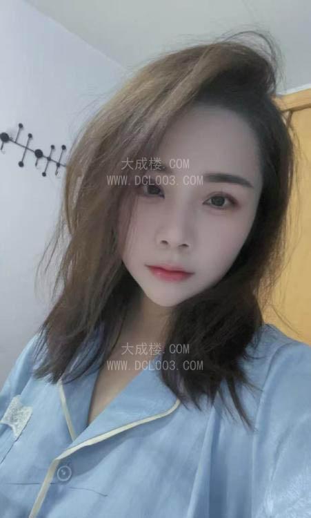 天津过年不打烊制服少妇