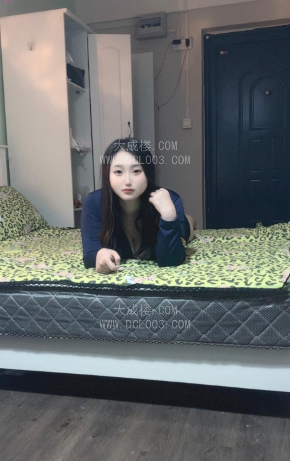 南京三点粉白虎嫩妹妹
