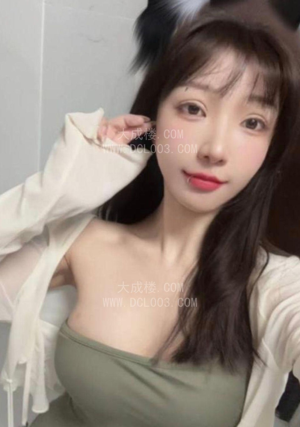 少妇感大胸丰臀老师